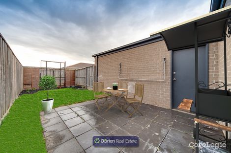 Property photo of 16 Violet Way Cranbourne VIC 3977