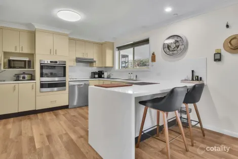Property photo of 38 Byrne Close Young NSW 2594