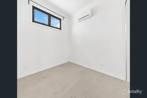 Property photo of 12 Hardy Loop Keysborough VIC 3173