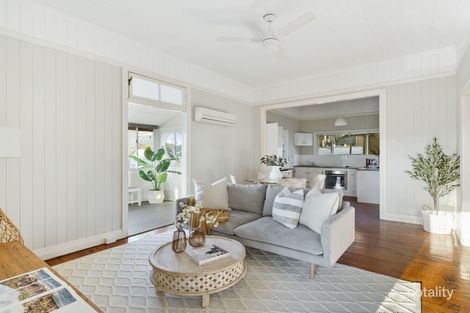 3 Real Ave, Norman Park, QLD 4170