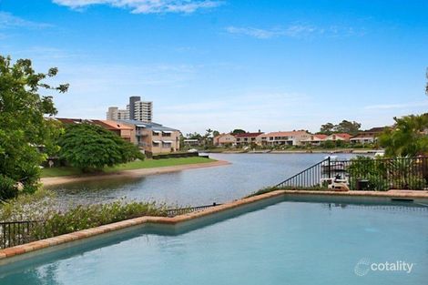 2/107 Sunshine Bvd, Mermaid Waters, QLD 4218