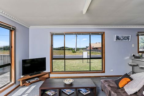 Property photo of 6 Merrett Street Peterborough VIC 3270