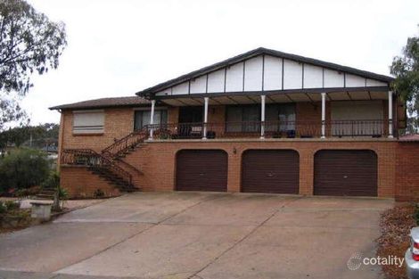Property photo of 28 Lenehan Street Giralang ACT 2617