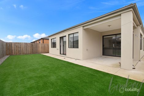Property photo of 15 Ross Parade Wallan VIC 3756