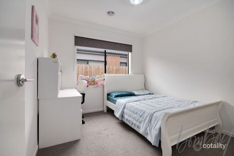Property photo of 15 Ross Parade Wallan VIC 3756