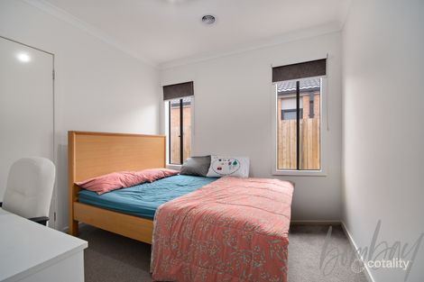 Property photo of 15 Ross Parade Wallan VIC 3756