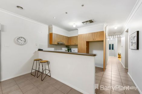 Property photo of 3 Franklin Place Caroline Springs VIC 3023