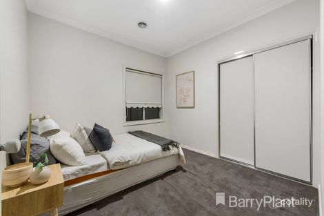 Property photo of 3 Franklin Place Caroline Springs VIC 3023