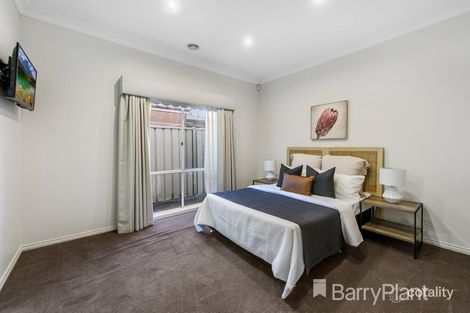 Property photo of 3 Franklin Place Caroline Springs VIC 3023