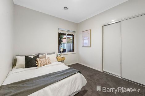 Property photo of 3 Franklin Place Caroline Springs VIC 3023