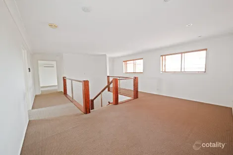 Property photo of 11 Bondel Place Mount Ommaney QLD 4074