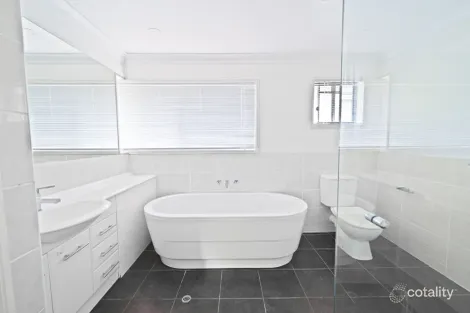 Property photo of 11 Bondel Place Mount Ommaney QLD 4074