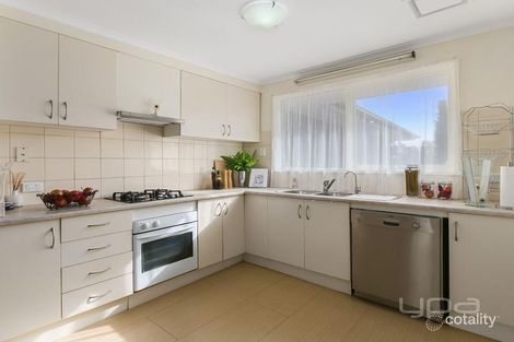 Property photo of 4 Rothesay Place Melton West VIC 3337
