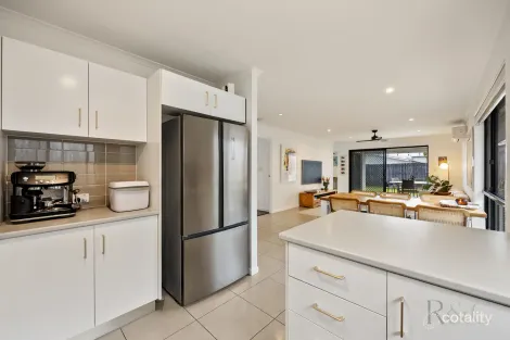 Property photo of 5 Cable Crescent Mountain Creek QLD 4557