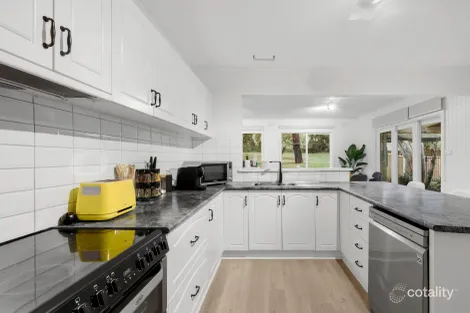 Property photo of 3 Dean Avenue Mount Waverley VIC 3149