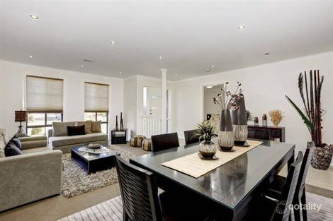 Property photo of 17 Hollows Circuit Tarneit VIC 3029