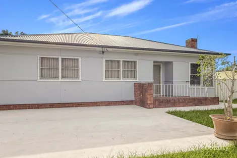 43 Albert St, Unanderra, NSW 2526