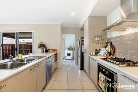 Property photo of 23 Sovereign Drive Deebing Heights QLD 4306