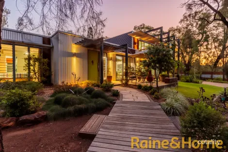 Property photo of 7 Harrison Place Dubbo NSW 2830