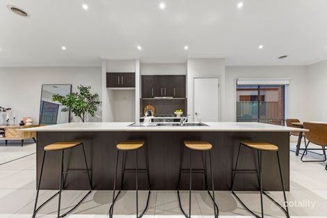 Property photo of 41 Cohens Way Pakenham VIC 3810
