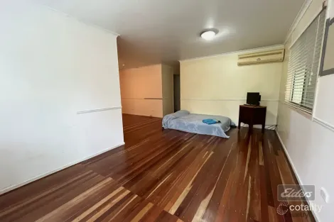 Property photo of 8 Station Road Tiaro QLD 4650