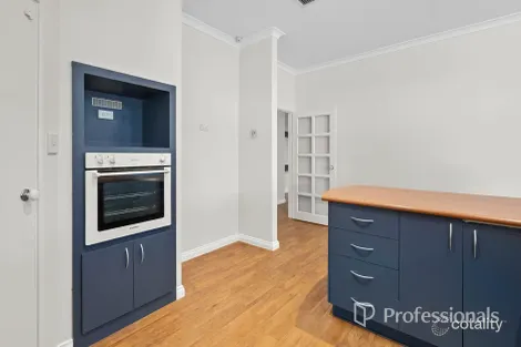 Property photo of 5 Limerick Loop Wattle Grove WA 6107