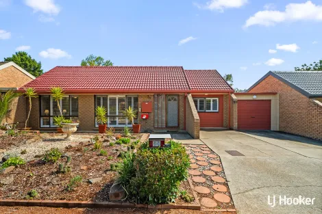 30 DORRIT BLACK CRES, LYNEHAM, ACT 2602