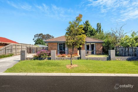 17 Denham Cres, Cranbourne North, VIC 3977