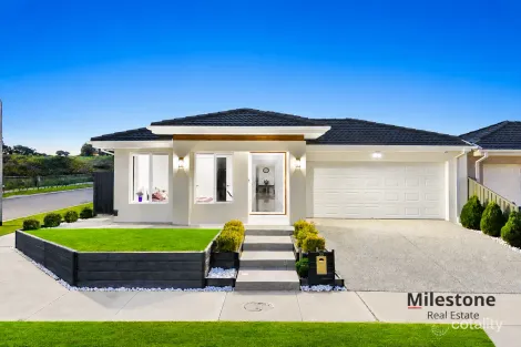 32 Portillo Cres, Pakenham, VIC 3810