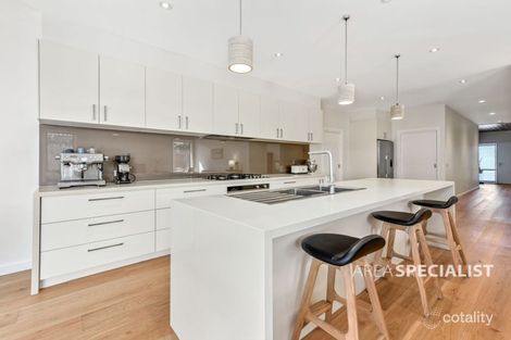 Property photo of 4 Broadleaf Court Keysborough VIC 3173