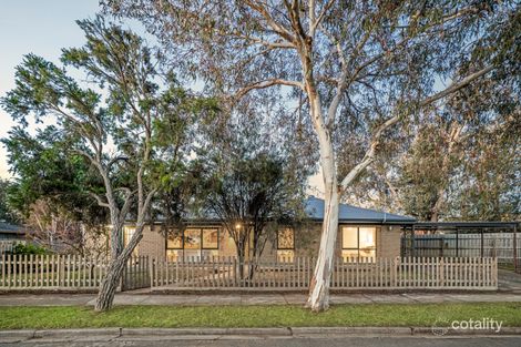 Property photo of 28 Bayside Grove Seaford VIC 3198