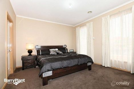 Property photo of 19 Merrivale Place Roxburgh Park VIC 3064