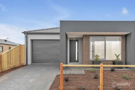 44 Clover Dr, Rockbank, VIC 3335