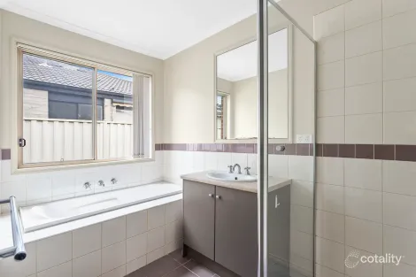 Property photo of 11 Tenerrife Crescent Point Cook VIC 3030