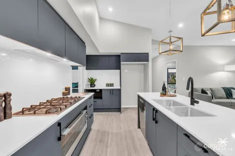 41 LAGUNA AVE, REDLYNCH, QLD 4870