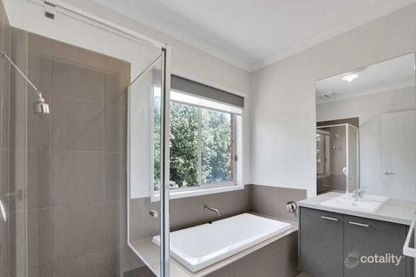 Property photo of 22 Stonehenge Drive Cobblebank VIC 3338