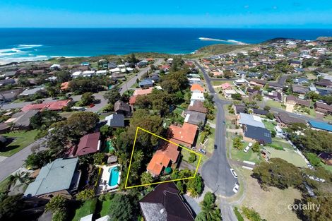 Property photo of 32 Copper Valley Close Caves Beach NSW 2281