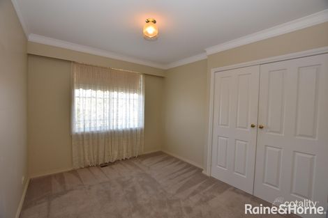 Property photo of 10 Burreburry Crescent Orange NSW 2800