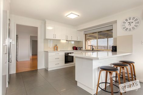 Property photo of 18 Mittagong Court Berwick VIC 3806