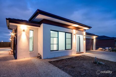 Property photo of 11 Serra Way Fraser Rise VIC 3336
