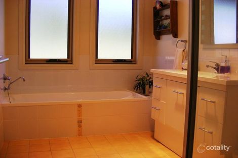 Property photo of 18 Glen Mia Drive Bega NSW 2550