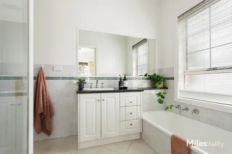 Property photo of 1/42 Linden Avenue Ivanhoe VIC 3079