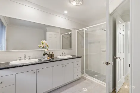 Property photo of 32 Prunda Circuit Wellington Point QLD 4160