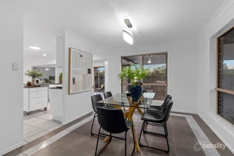 Property photo of 1 Halleys Crescent Bridgeman Downs QLD 4035