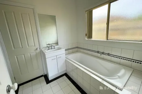 Property photo of 2 Lark Court Werribee VIC 3030