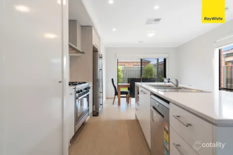 Property photo of 20 Chandler Way Cobblebank VIC 3338