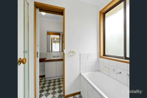 Property photo of 71 Rowes Road Werribee VIC 3030