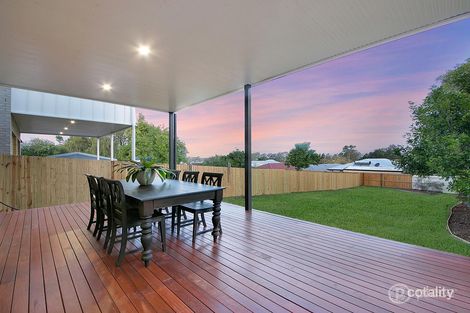 Property photo of 17 Irwin Terrace Oxley QLD 4075