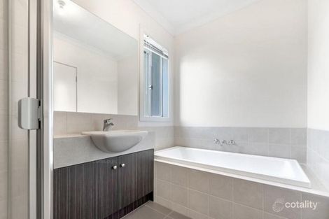 Property photo of 2 Andover Lane Craigieburn VIC 3064