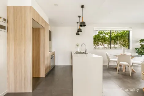 Property photo of 2/26 Paton Street Kangaroo Point QLD 4169